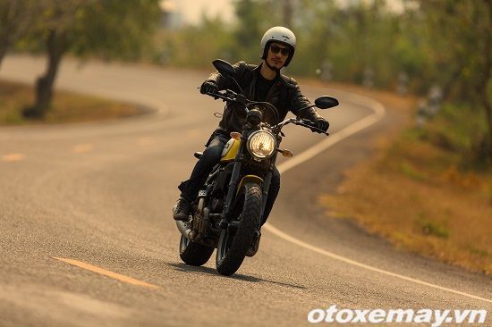 Ducati Scrambler Lên xe và “F5”